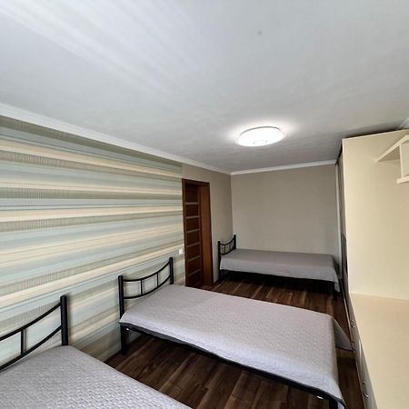 Seven Hotel Vyshneve Bagian luar foto