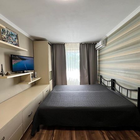 Seven Hotel Vyshneve Bagian luar foto
