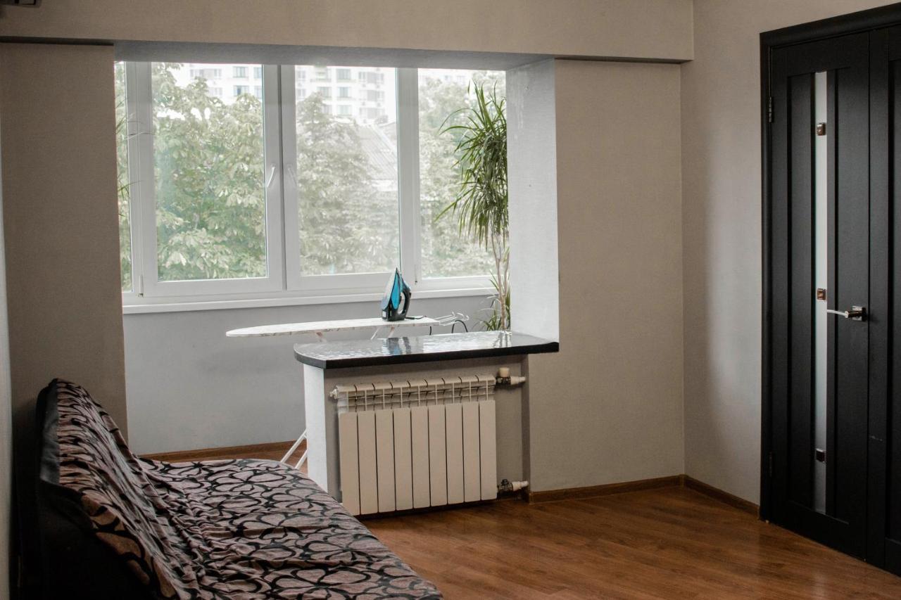 Seven Hotel Vyshneve Bagian luar foto