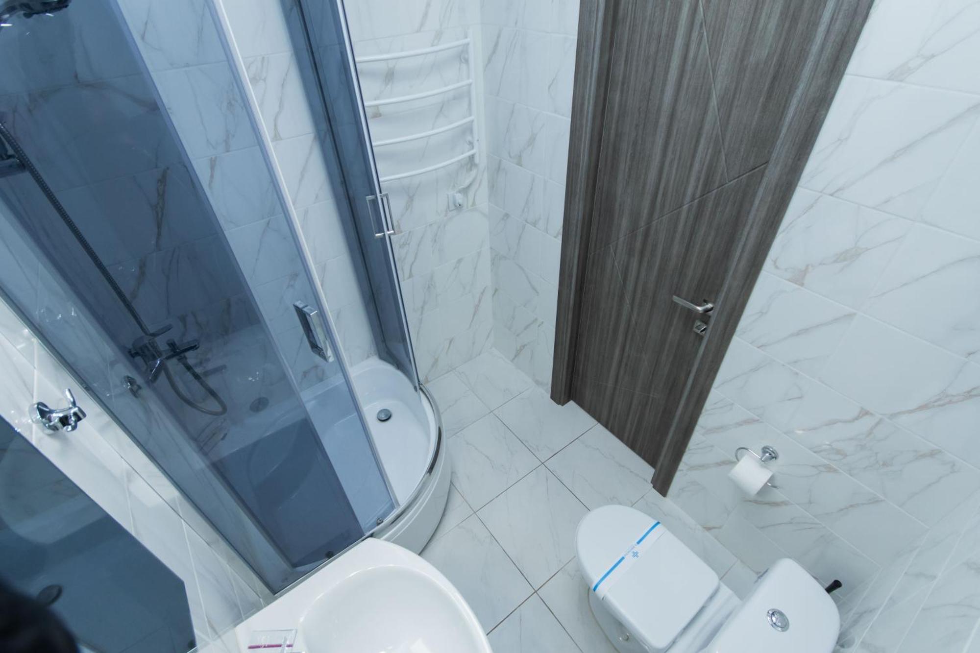 Seven Hotel Vyshneve Bagian luar foto