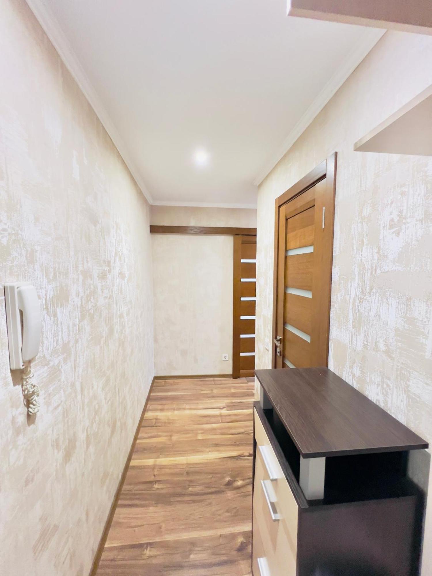Seven Hotel Vyshneve Bagian luar foto