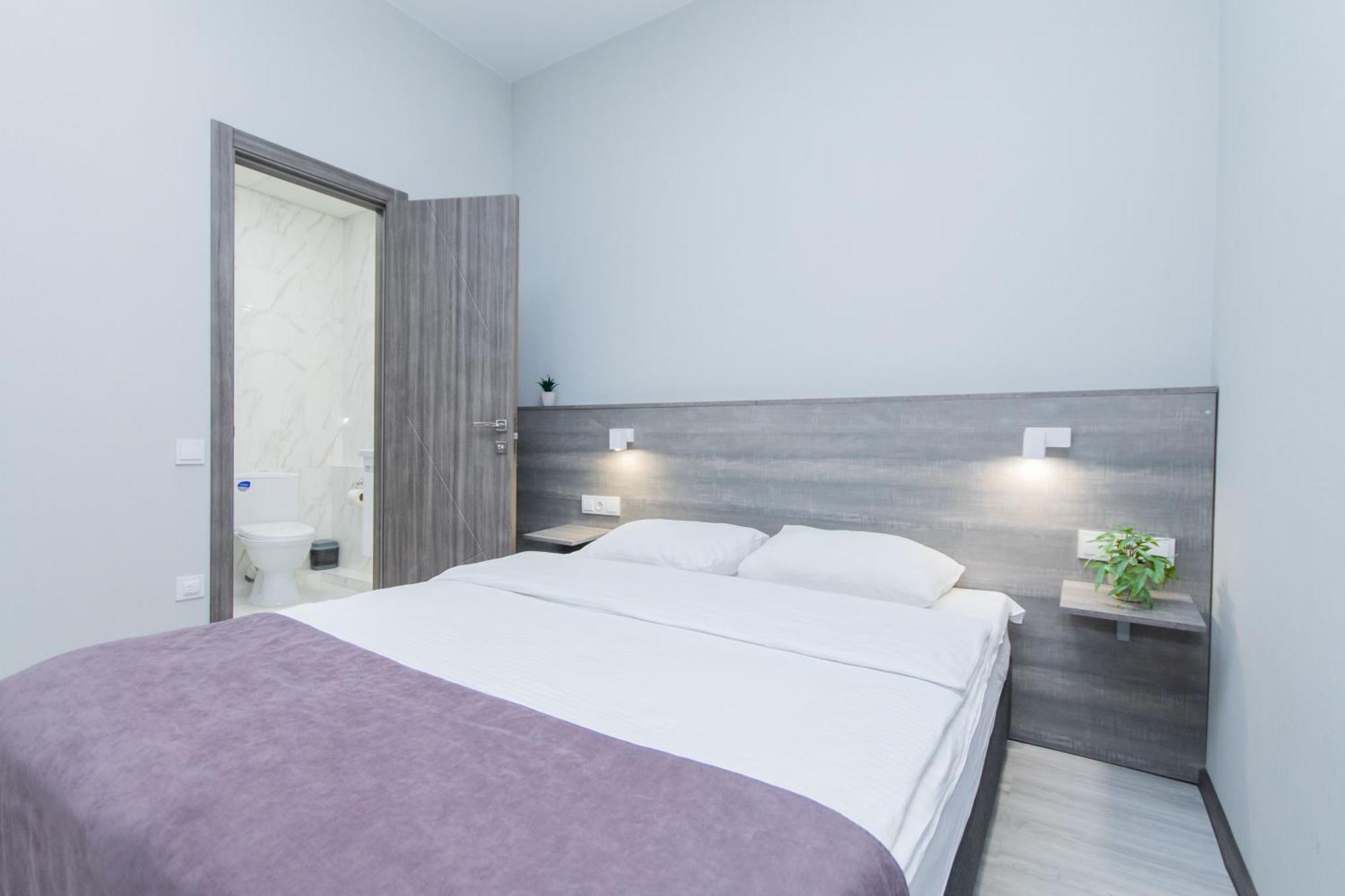 Seven Hotel Vyshneve Bagian luar foto