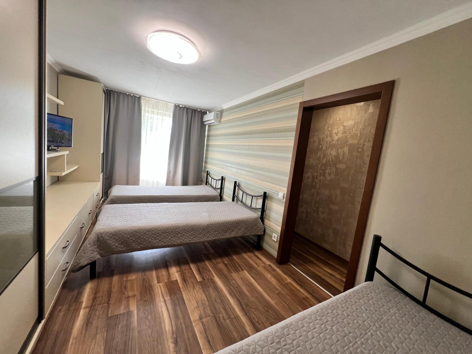 Seven Hotel Vyshneve Bagian luar foto