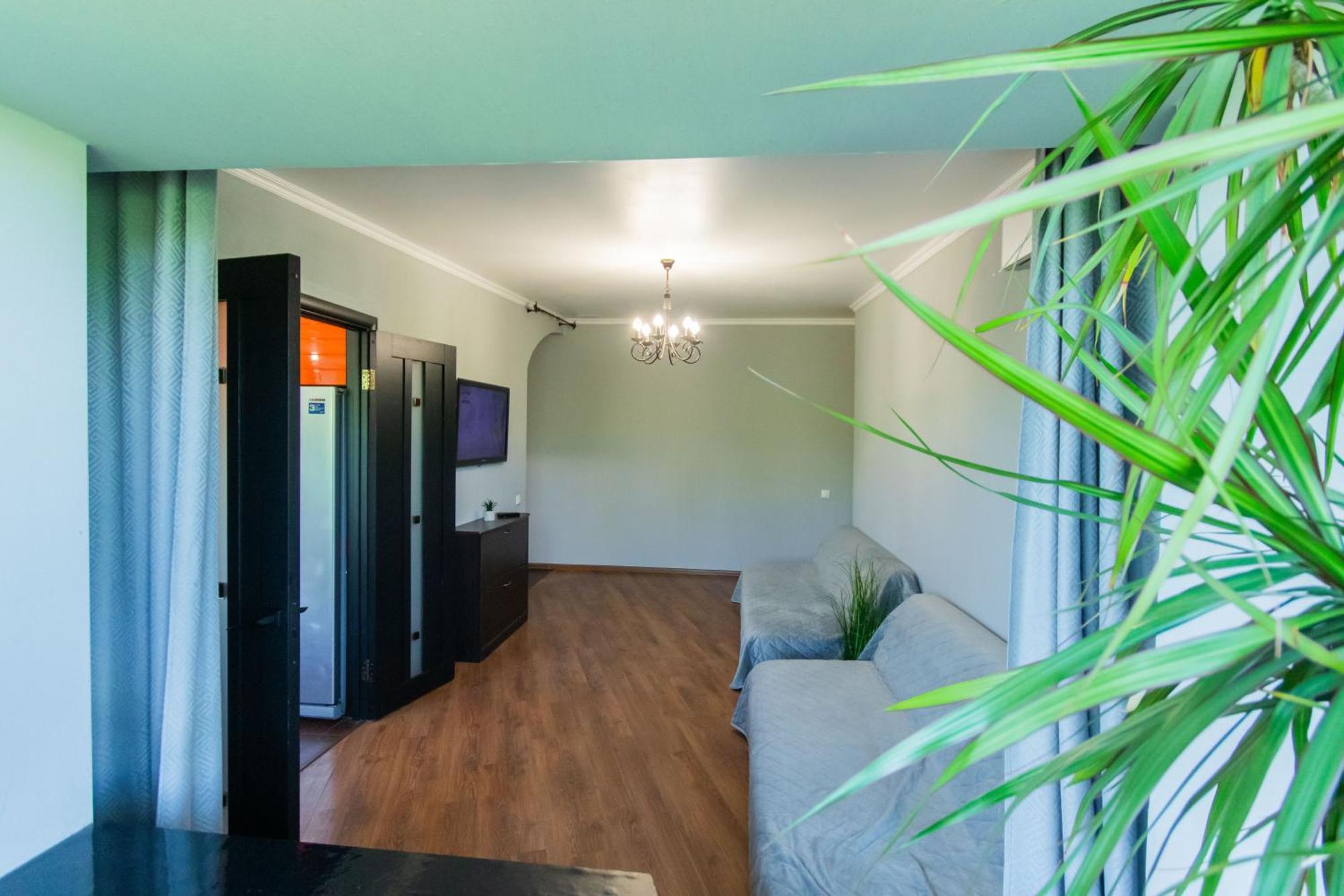 Seven Hotel Vyshneve Bagian luar foto