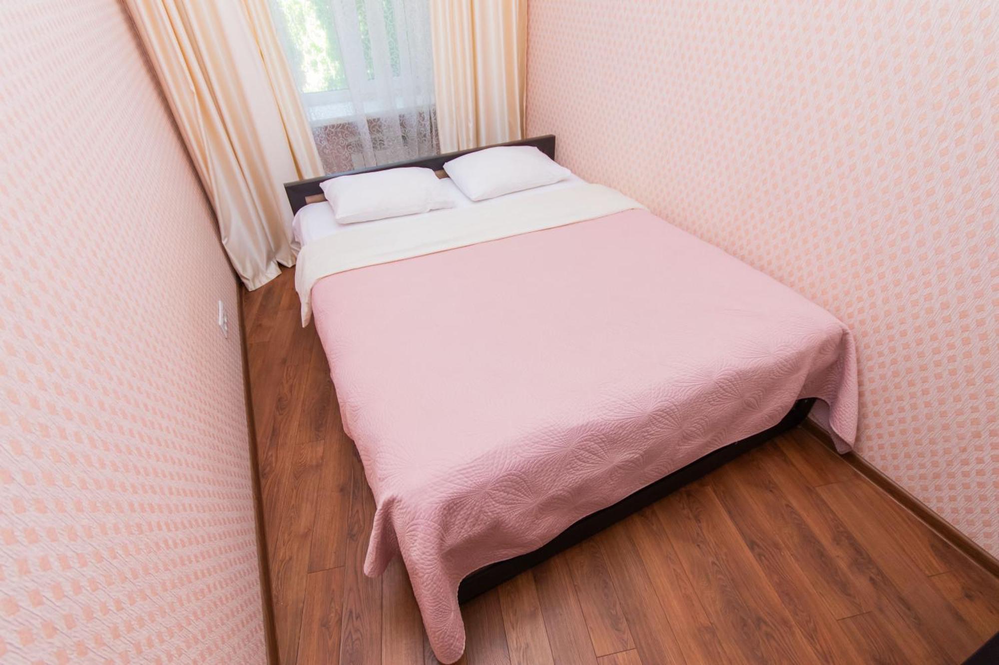 Seven Hotel Vyshneve Bagian luar foto