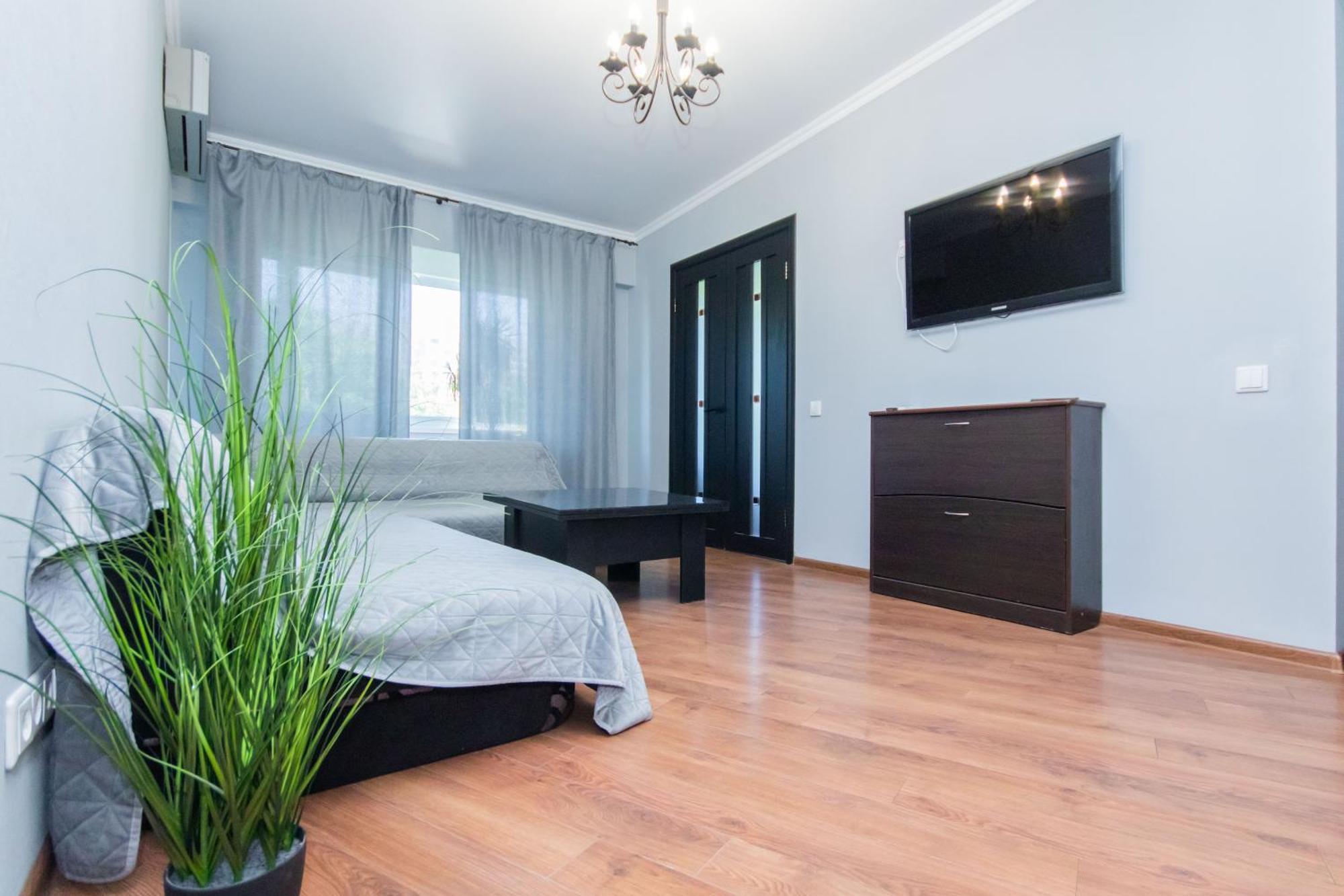 Seven Hotel Vyshneve Bagian luar foto