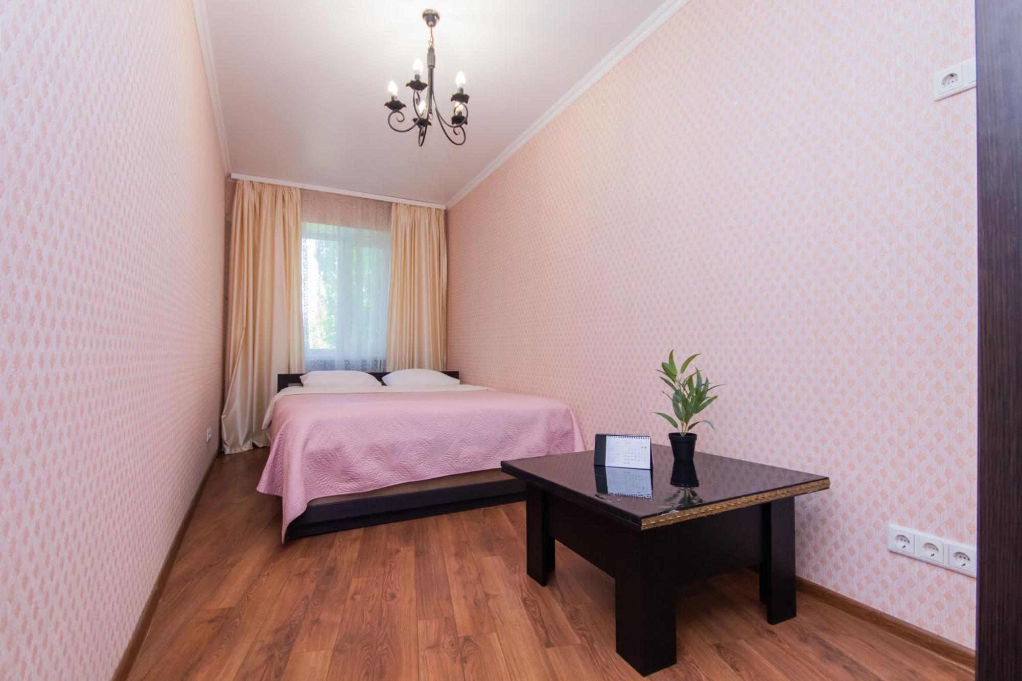 Seven Hotel Vyshneve Bagian luar foto
